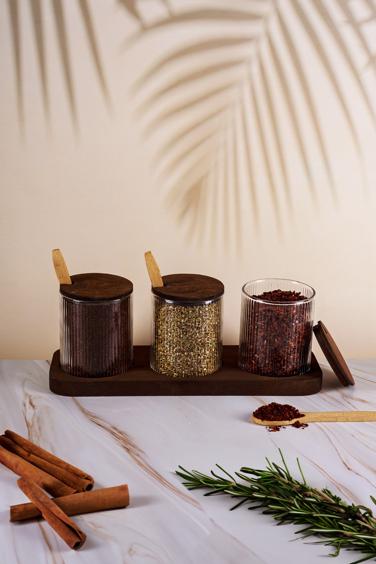 Paris 3'lü Kapaklı Kaşık ve Etiket Hediyeli Standlı Cam Baharatlık