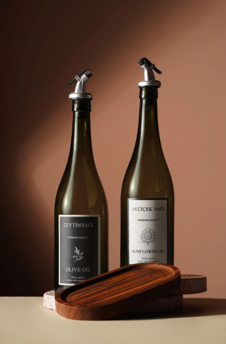 Fhilli Assos Ahşap Standlı Damlatmaz Zeytinyağı ve Sıvıyağ Şişesi 750 CC Cam Yağdanlık Seti